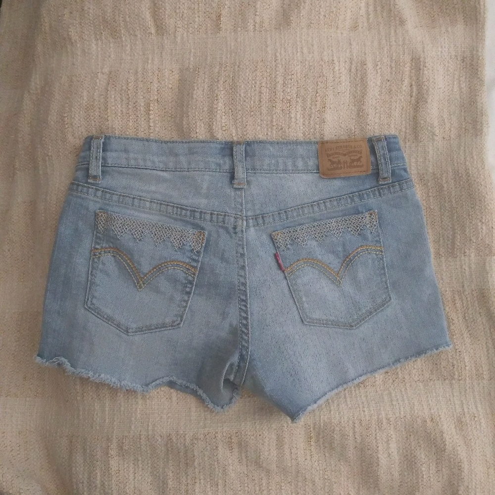 Levi's Cutoffs - Picture 2 of 5